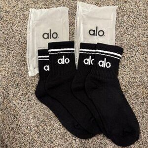 2 Pack Alo Yoga Unisex Half Throwback Socks.MEDIUM